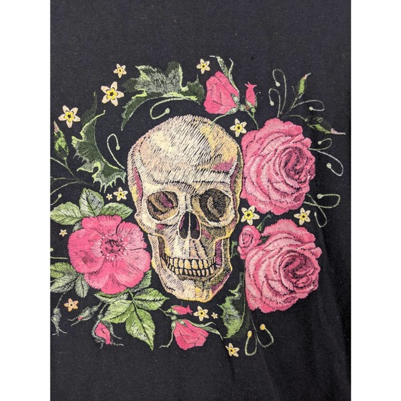Distressed Skull / Roses T Shirt Size Small - Picture 2 of 6